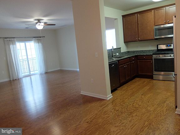 2nd image of 1132 Halifax Pl