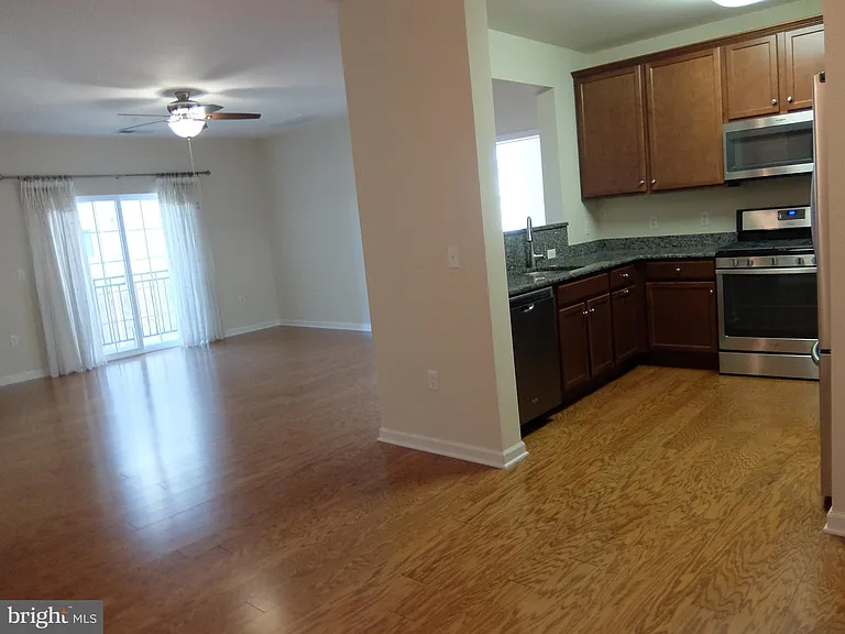 1132 Halifax Pl — Photo 2