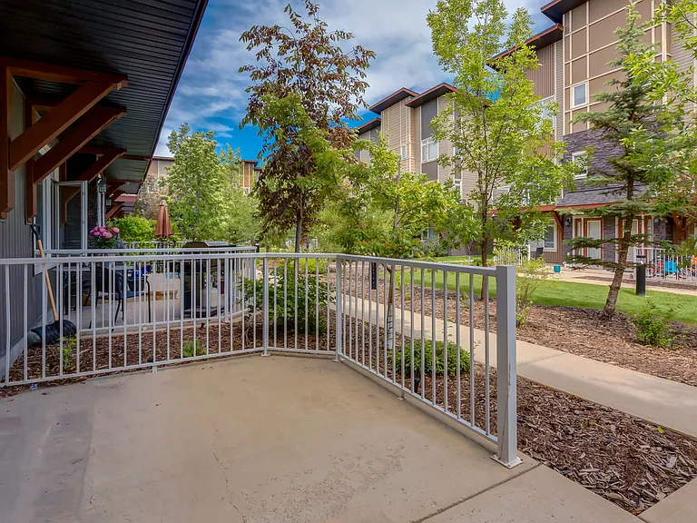W Skyview Point Pl NE — Photo 34
