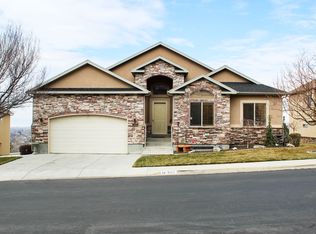 9103 N Renaissance Dr, Cedar Hills, UT 84062