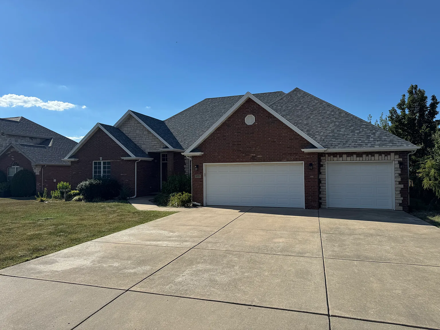 4 bed, 2464 sqft, $2,400 — Photo 2
