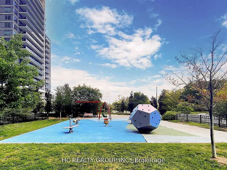 7171 Yonge St #2305 — Photo 23