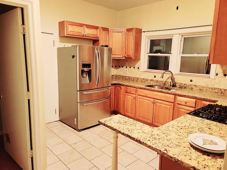 35 E 49th St #1 — Photo 6