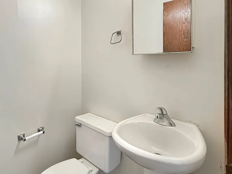 The Terraces/McLean — Photo 9