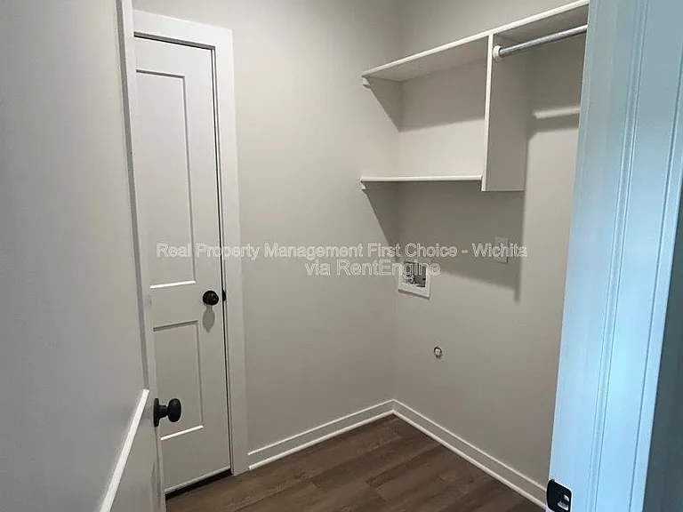 138 N Gowen St — Photo 35