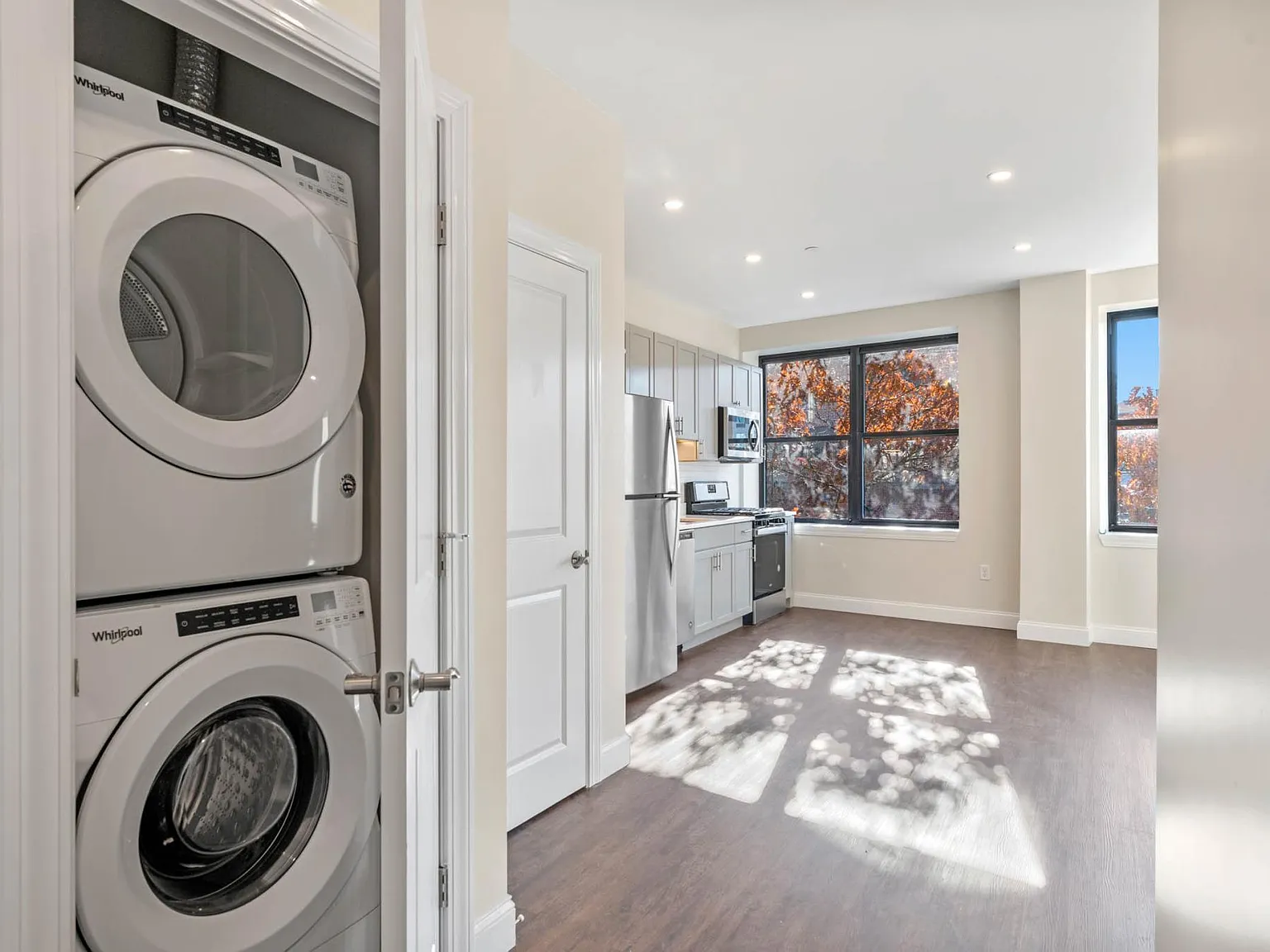 1 bed, 621 sqft, $2,295 — Photo 3
