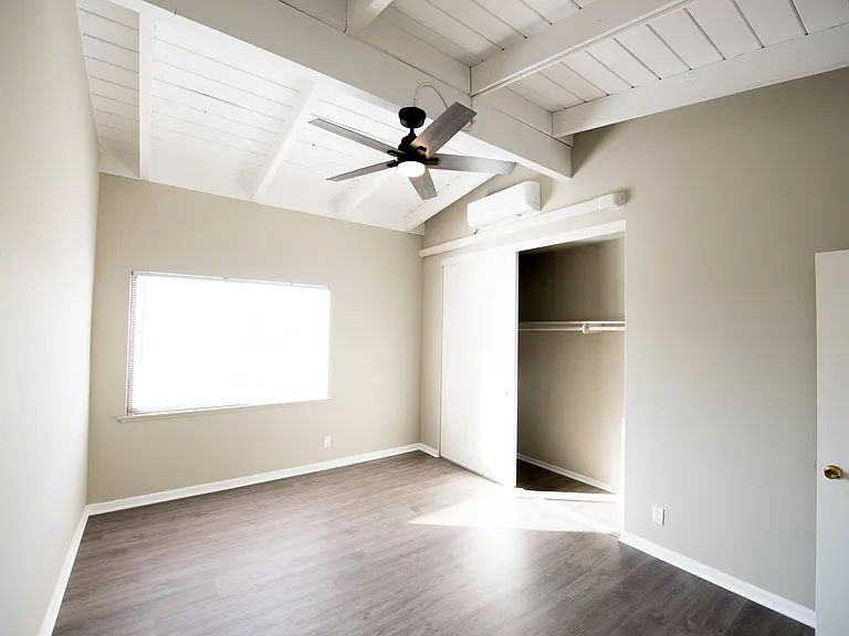 450 Live Oak — Photo 8