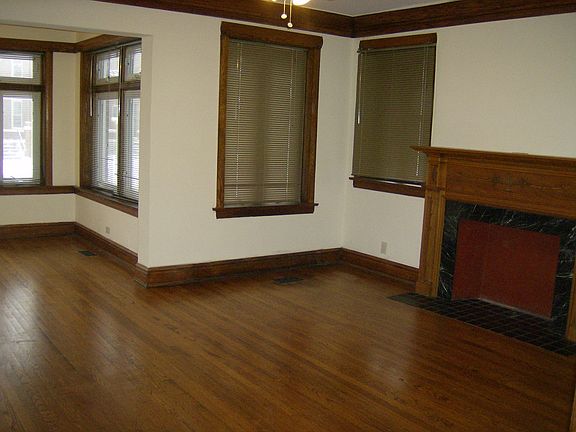 PRT LIVING RM