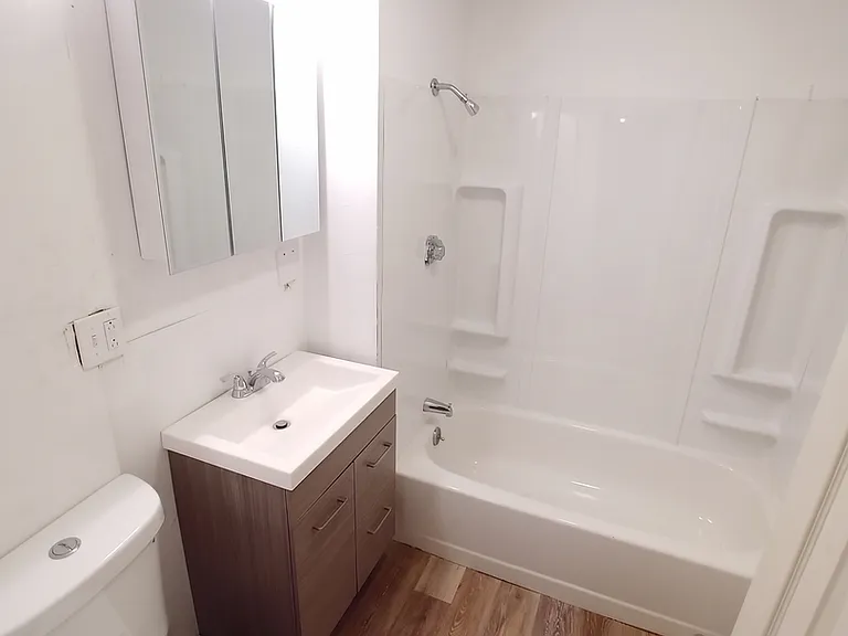 640 Lillian St — Photo 6