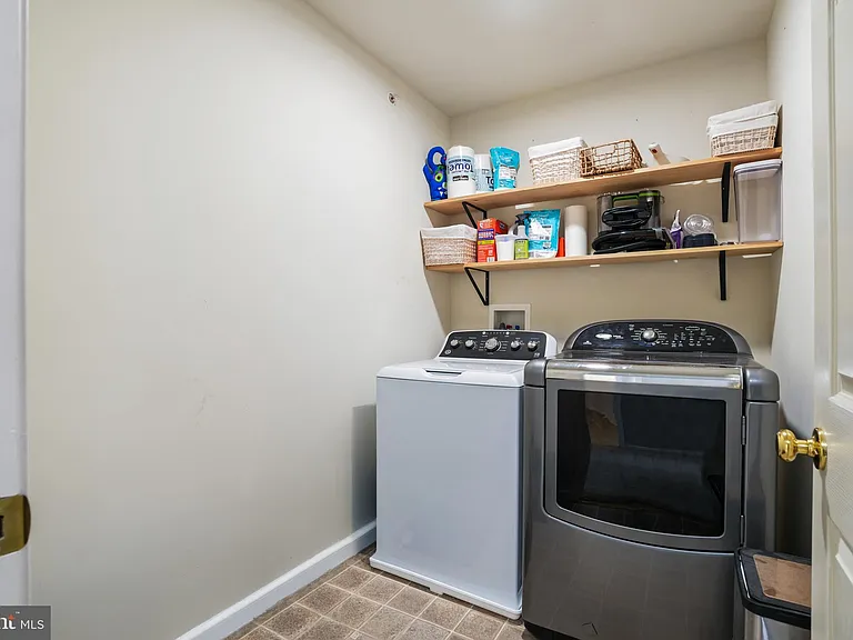 2028 Berkeley Dr — Photo 21