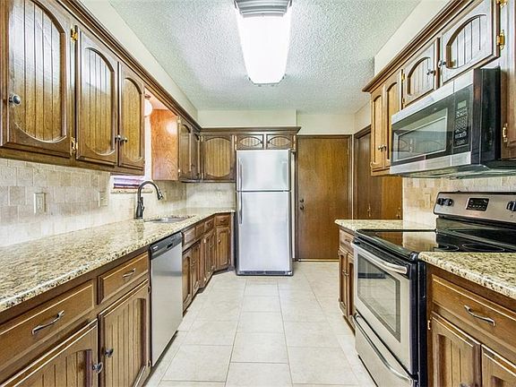 5th image of 517 Pepperdine Ave