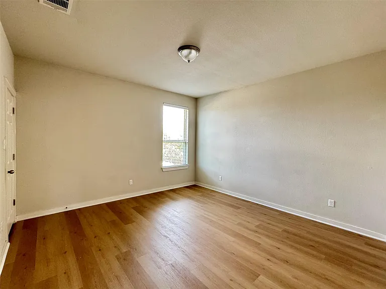 4016 Kenter Xing — Photo 8