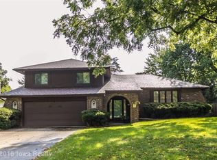 1045 Marcourt Ln, West Des Moines, IA 50266