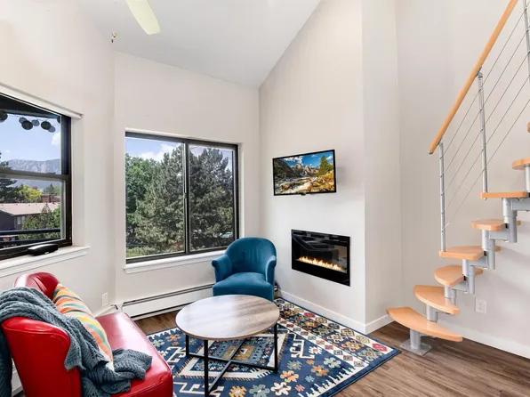 4990 Meredith Way APT 302, Boulder, CO 80303