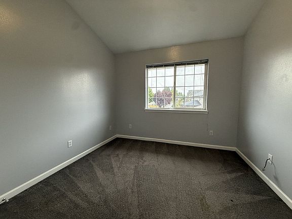 5th image of 533 Autumn Ave