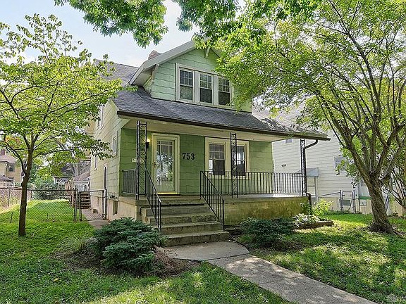 3rd image of 753 Parkview Ave