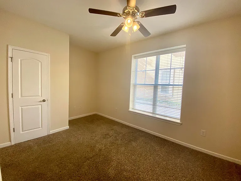 11 Maverick Dr — Photo 141