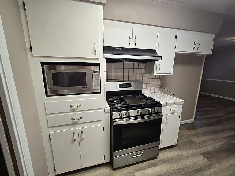 1860 W Henderson Ave #A — Photo 3