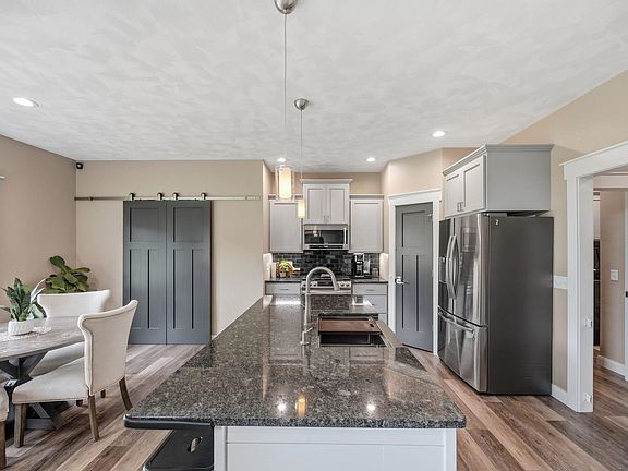 3rd image of 216 Ridge Creek Dr