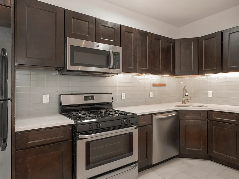 637 Sterling Pl #3L — Photo 2