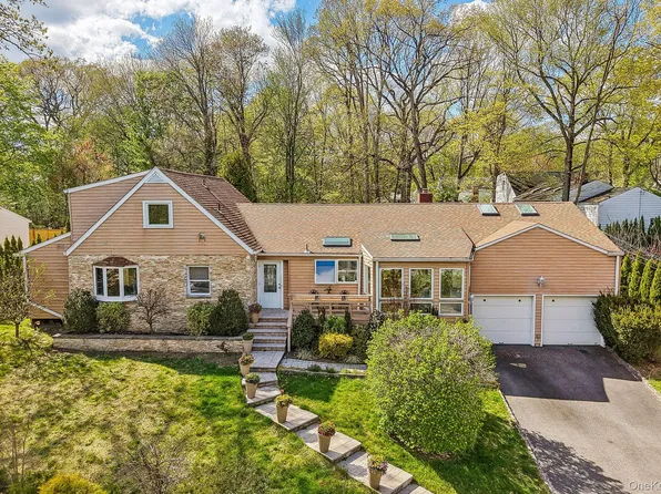 130 Wood Hollow Lane, New Rochelle, NY 10804