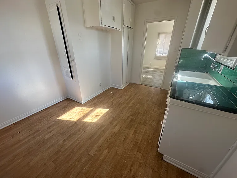 1945 W Vernon Ave #1/2 — Photo 7