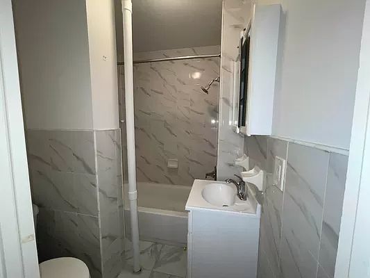 5th image of 323 E 14th St #5