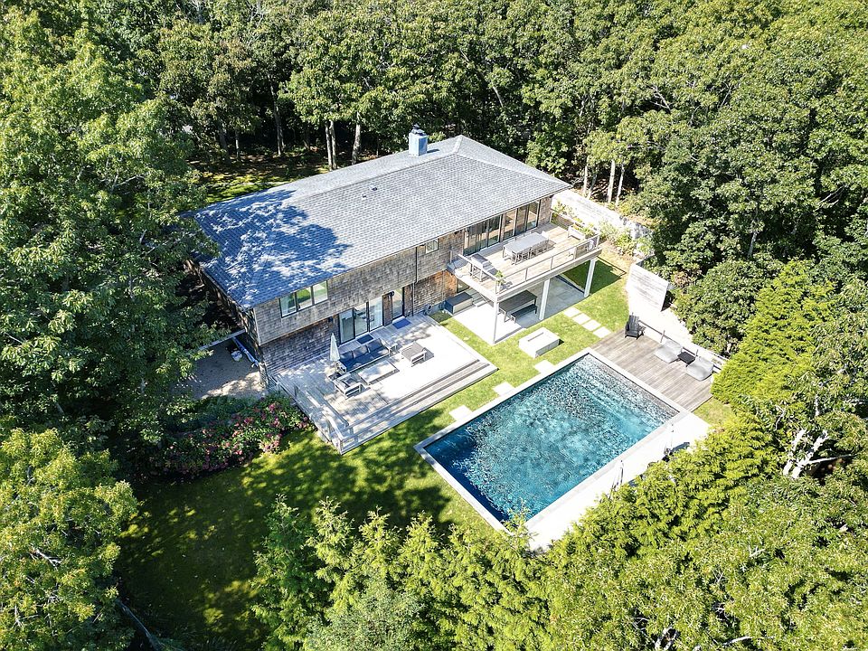 1st image of 39 Margaret Dr