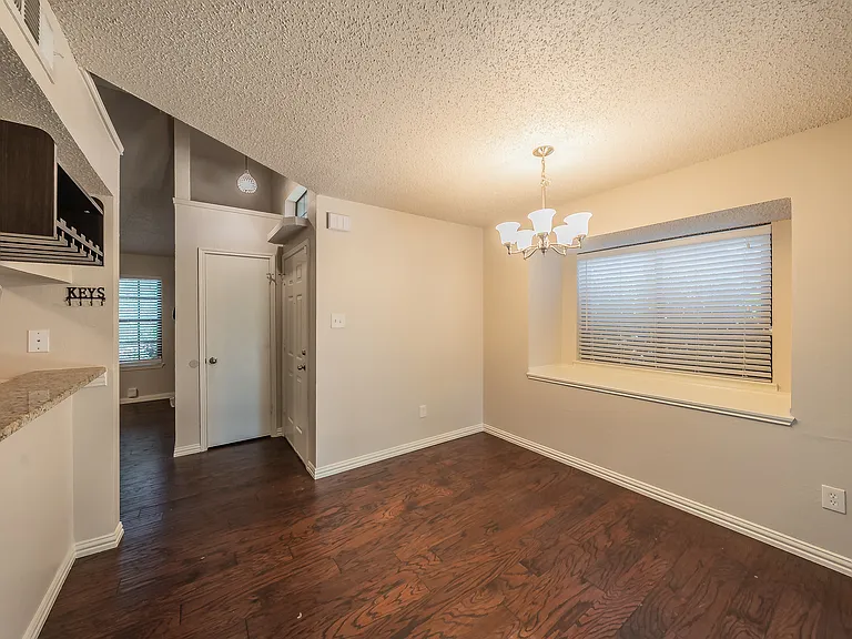 6402 Valleybrooke Ct — Photo 5
