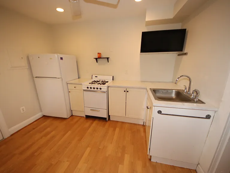 1005 W 36th St #2 — Photo 3