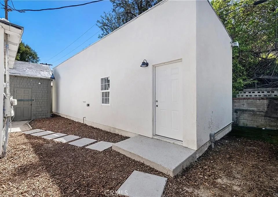 10808 Sarah St
