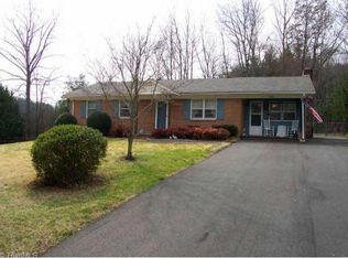 124 NW Daiquiri Rd, Mount Airy, NC 27030