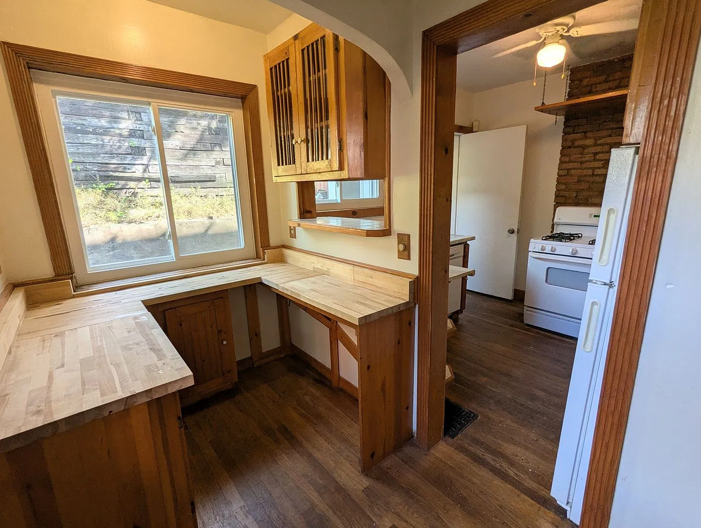 2 Bedroom 1.5 Bathroom Single Family Home with Off Street Parking! (Perry North) — Photo 4