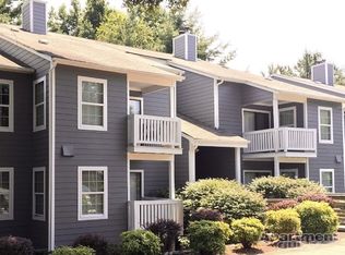 108 Old Oak Cir APT B8, Winston Salem, NC 27106