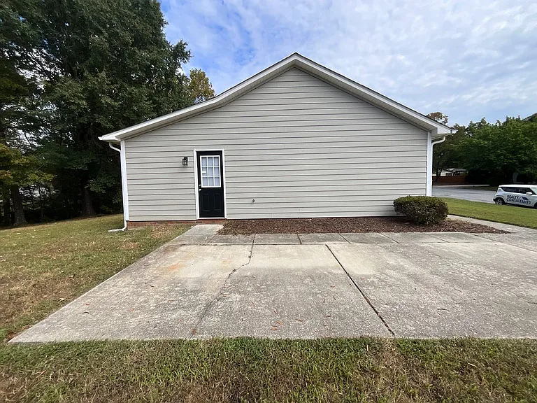 2711 Ingleside Dr — Photo 22