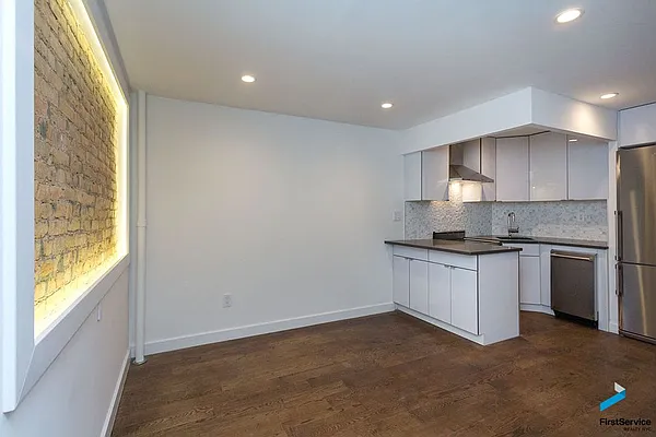 Rented by FirstService Realty (legacy) | media 19