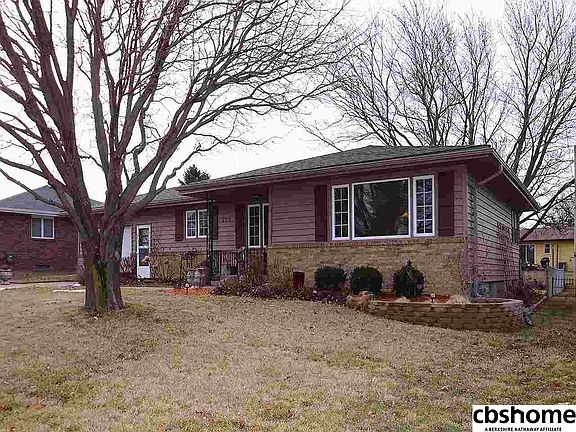 2nd image of 323 W Glenmore Dr