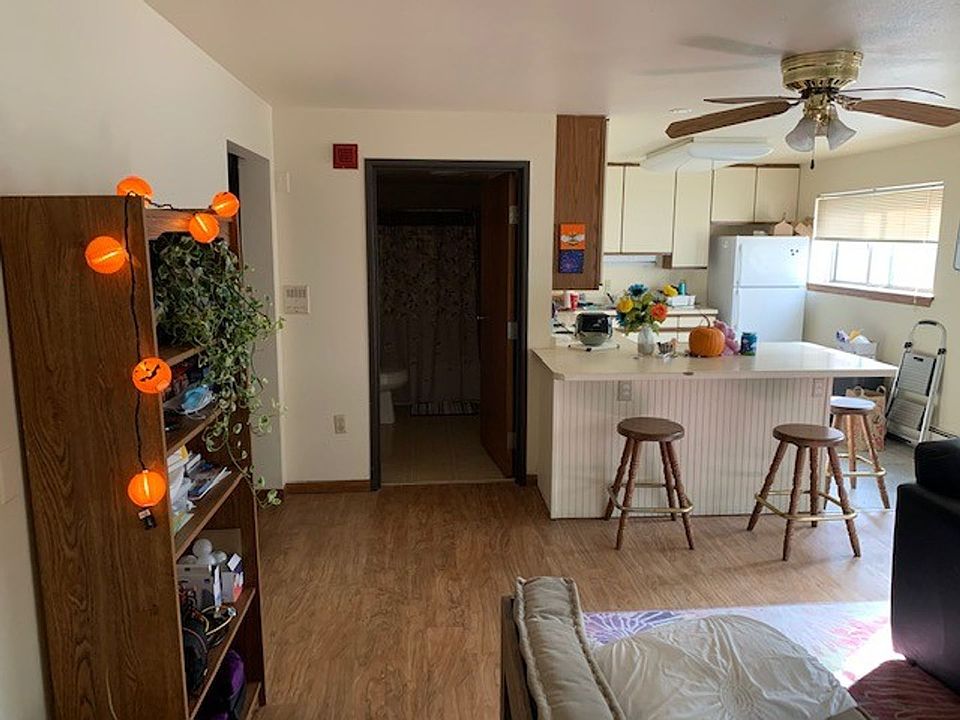 1st image of 230 W Lakelawn Pl #D56e85c16