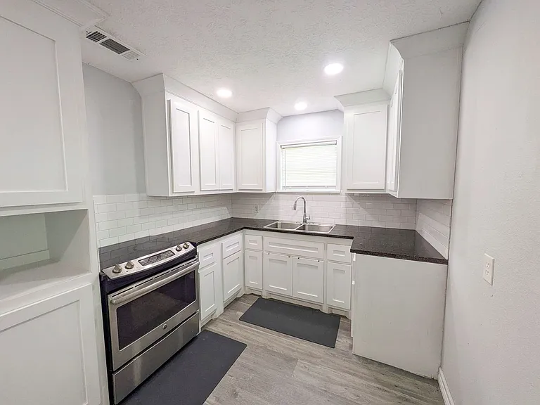 5150 Parkview Dr — Photo 8