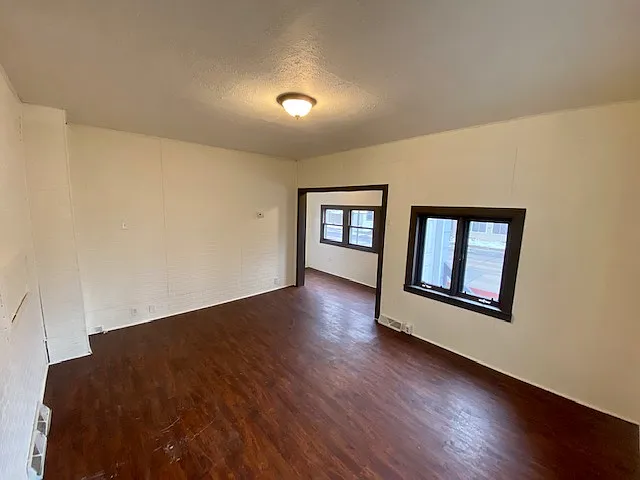 4 bed, $1,600 — Photo 2