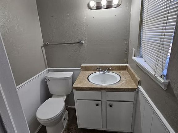 5th image of 229 NW 87th St