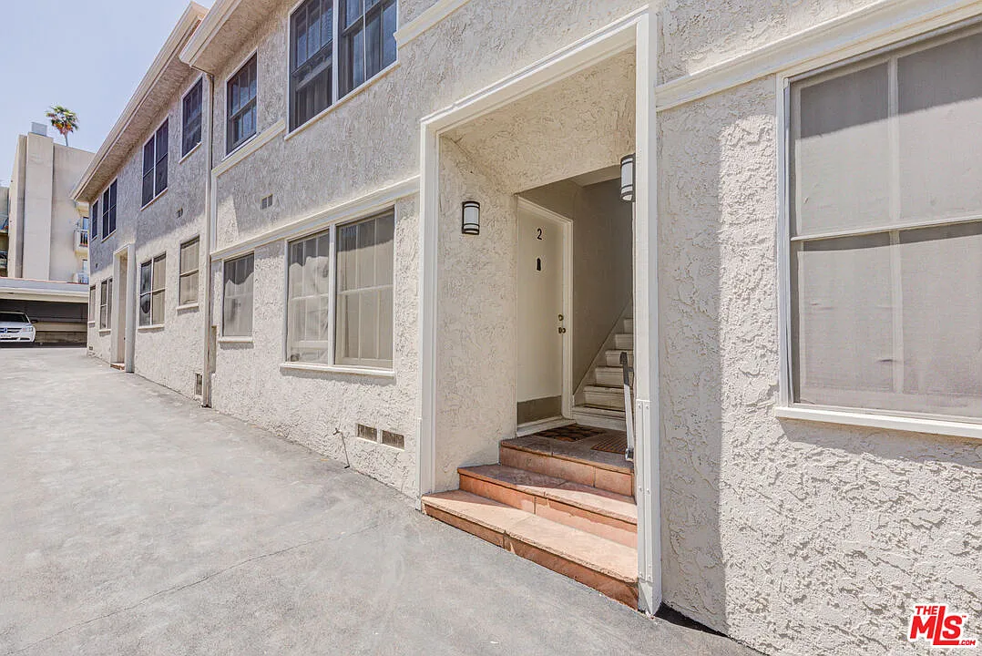 2 bed, 1.0 bath, 900 sqft, $2,495 — Photo 3
