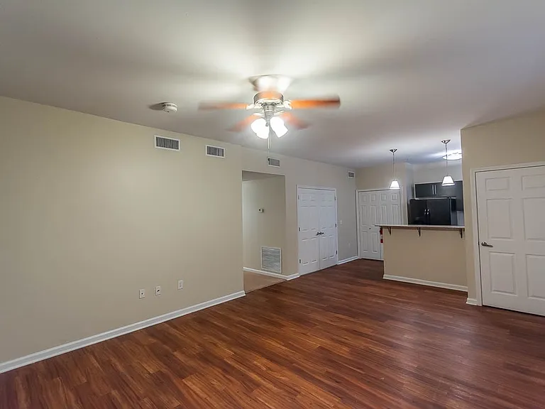 Tenth & College Village Apartments — Photo 15
