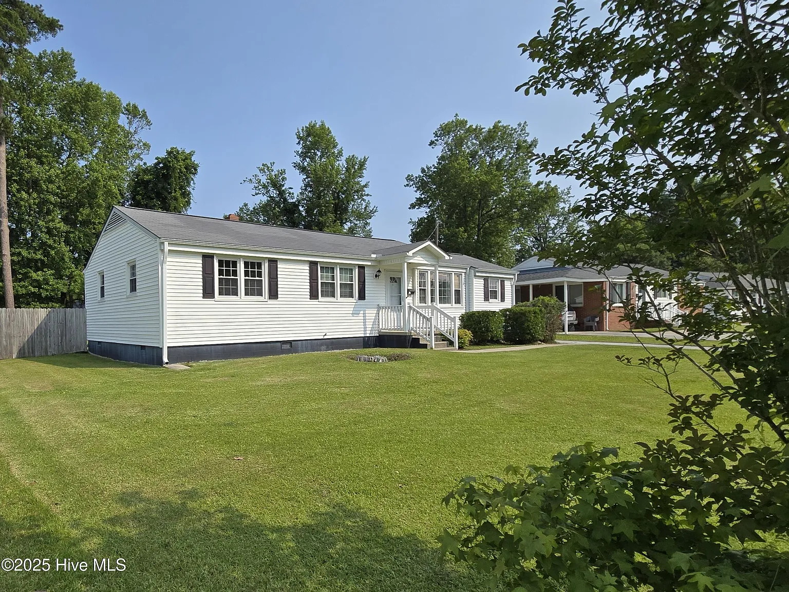 3 bed, 1.0 bath, $1,475 — Photo 2