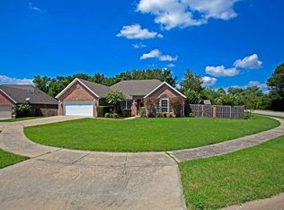 1015 S River Meadows Dr, Fayetteville, AR 72701