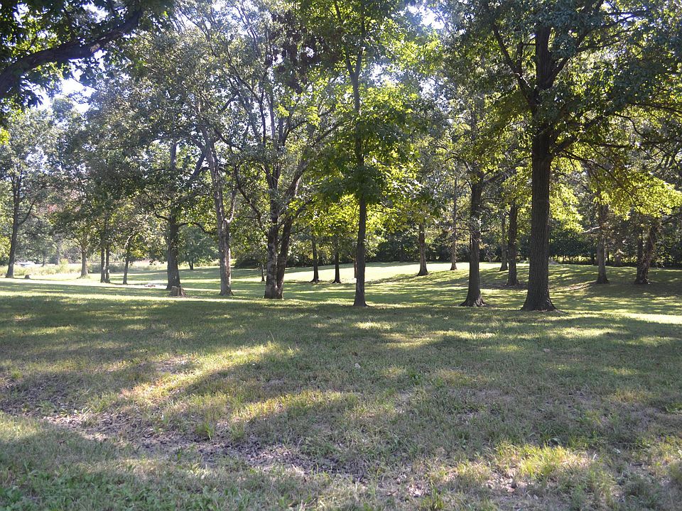 2nd image of 25 Greenwood Ln