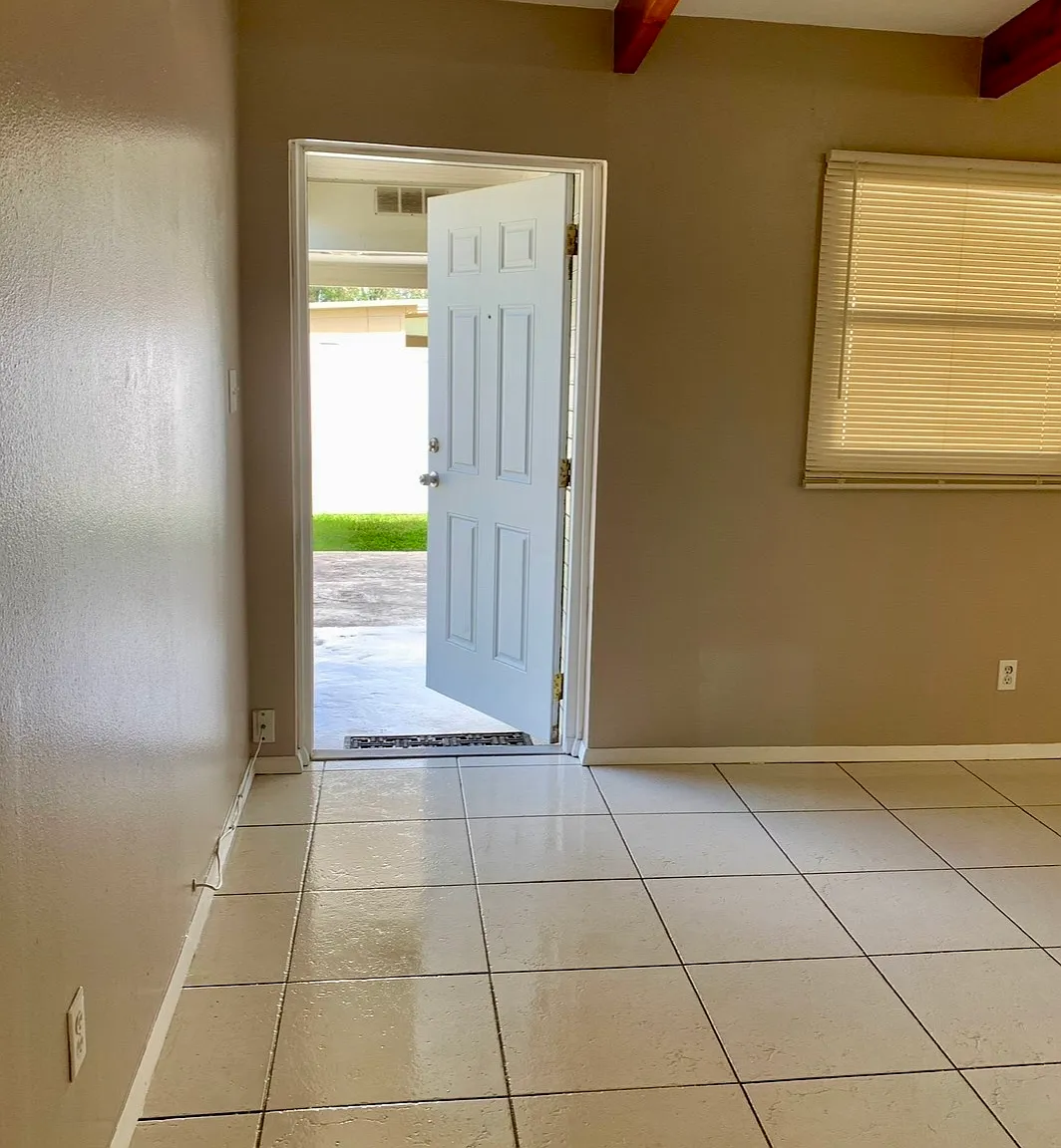 3 bed, 1150 sqft, $2,500 — Photo 2
