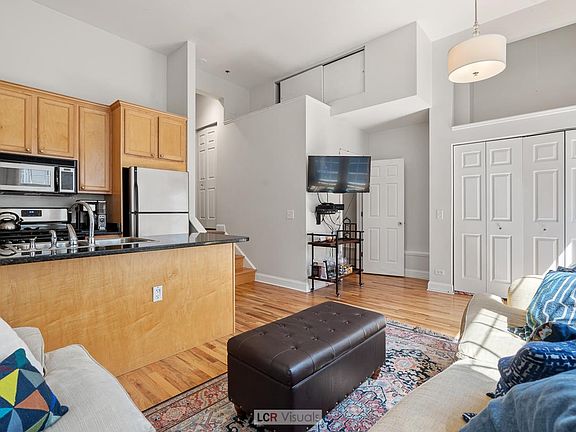 4th image of 3104 N Southport Ave #Chse
