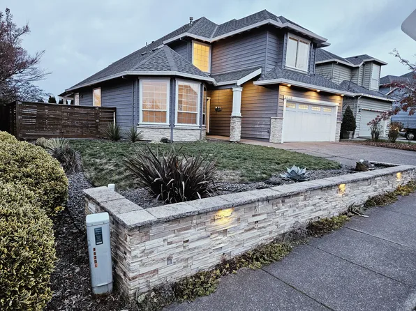 8925 SW Iowa Dr, Tualatin, OR 97062