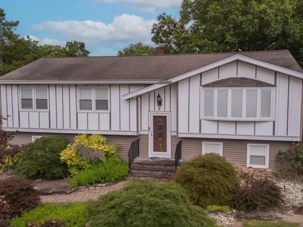 2 Pollis Dr, East Hanover Twp., NJ 07936